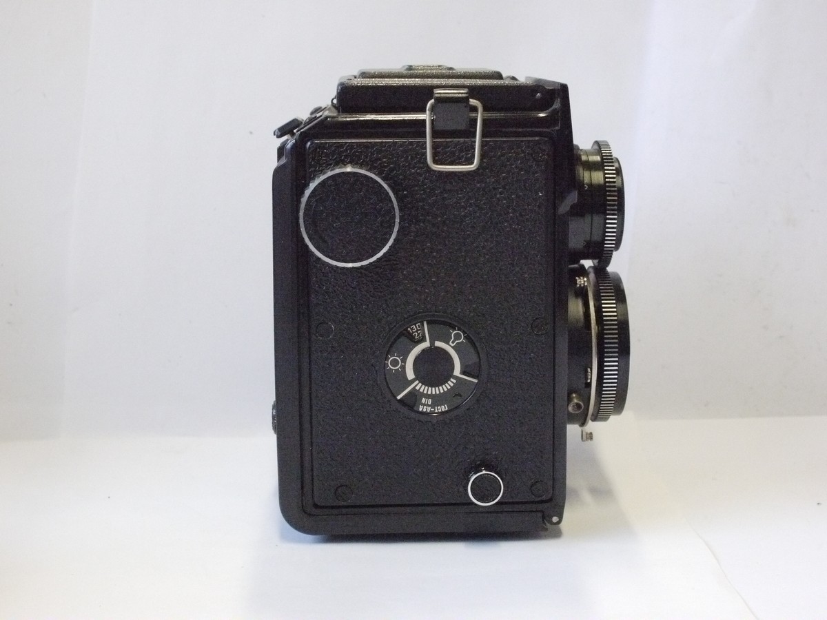 Lomo Lubitel 166B 6×6 TLR with 75mm f4.5 T-22 lens in 5-speed