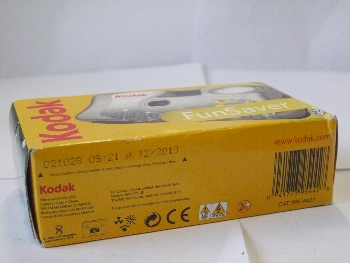 mwclassiccameras-20240229-117 Kodak FunSaver Single Use 35mm camera, Silver Coloured, with built-in Flash. Preloaded with 27 Exposure 800 ASA film inisde. Film Expiry 12/2013