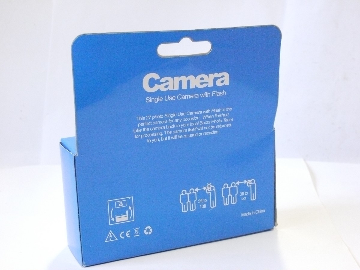 mwclassiccameras-20240229-142 Single Use 35mm Camera, BLUE coloured, with built-in flash. Preloaded with 7 Exposure Film. Film Expiry 12/2017