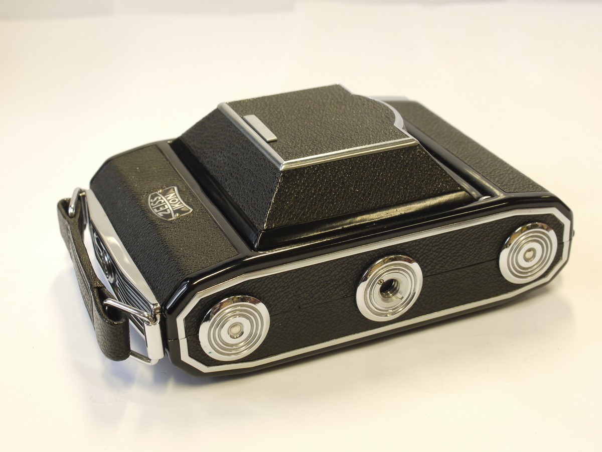 mwclassiccameras-20240229-212 Zeiss Ikon Super Ikonta 531 6x4.5 folding coupled rangefinder camera with 7.5cm f3.5 Tessar coated lens in Compur Rapid shutter + Independent made (Wallace Heaton?) medium brone leather ER case