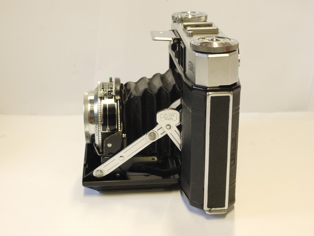 mwclassiccameras-20240229-216 Zeiss Ikon Super Ikonta 534/16 6x6 folding coupled rangefinder camera with Carl Zeiss 75mm f3.5 Tessar coated lens in Synchro Compur shutter + Zeiss ER case