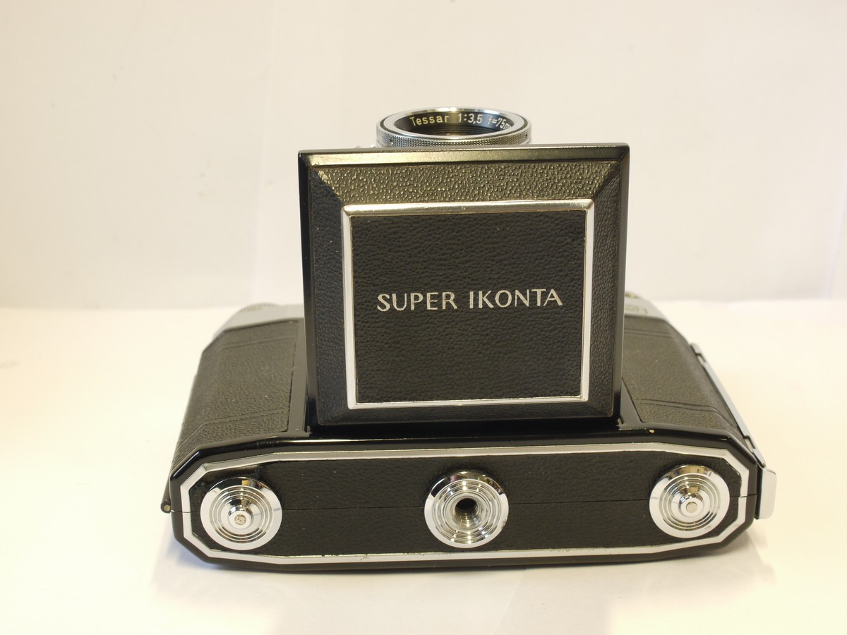 mwclassiccameras-20240229-218 Zeiss Ikon Super Ikonta 534/16 6x6 folding coupled rangefinder camera with Carl Zeiss 75mm f3.5 Tessar coated lens in Synchro Compur shutter + Zeiss ER case