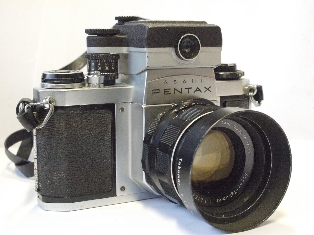 mwclassiccameras-20240229-66 Pentax SV 35mm SLR, chrome, with Pentax shutter coupled Top mounting CDs meter & 55mm f1.8 Super-Takumar M42 lens with Pentax metal lens hood & Strap