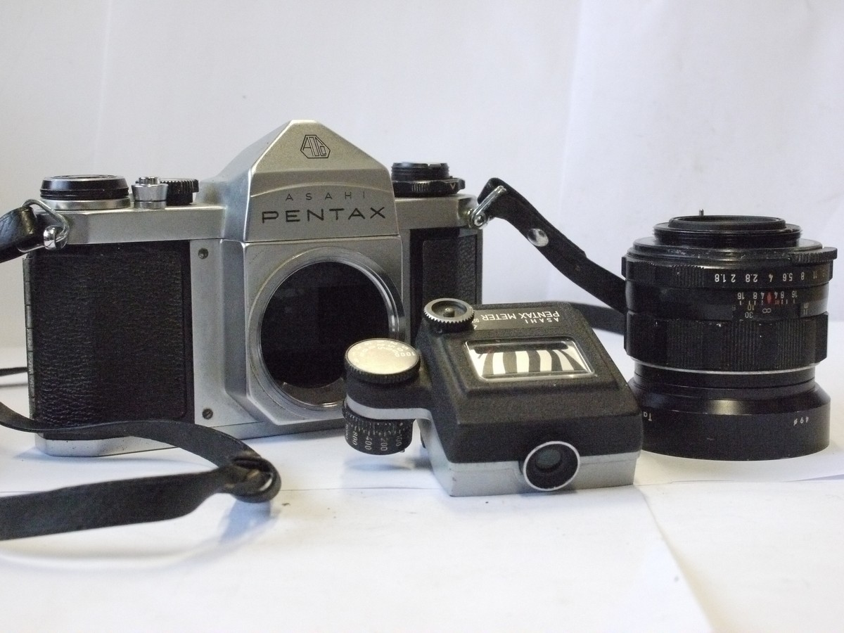 mwclassiccameras-20240229-72 Pentax SV 35mm SLR, chrome, with Pentax shutter coupled Top mounting CDs meter & 55mm f1.8 Super-Takumar M42 lens with Pentax metal lens hood & Strap