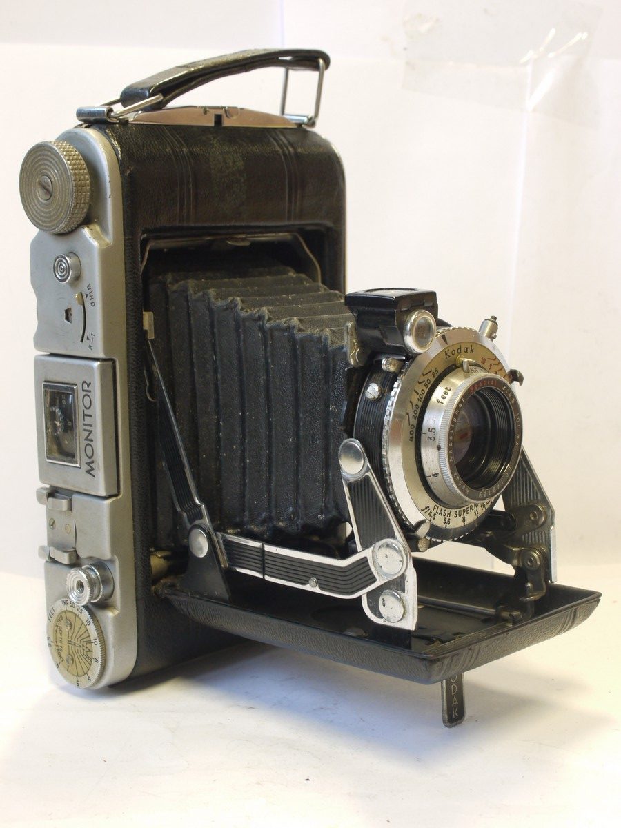 mwclassiccameras-20240308-132 Kodak Monitor 6x9 on 620 folding camera with 101mm f4.5 Anastigmat Special lens in Flash Supermatic shutter