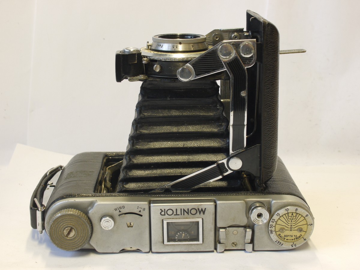 mwclassiccameras-20240308-135 Kodak Monitor 6x9 on 620 folding camera with 101mm f4.5 Anastigmat Special lens in Flash Supermatic shutter