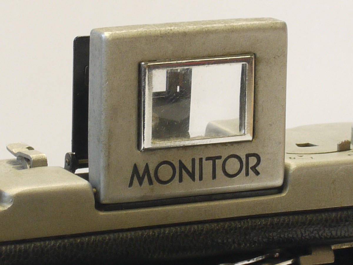 mwclassiccameras-20240308-137 Kodak Monitor 6x9 on 620 folding camera with 101mm f4.5 Anastigmat Special lens in Flash Supermatic shutter
