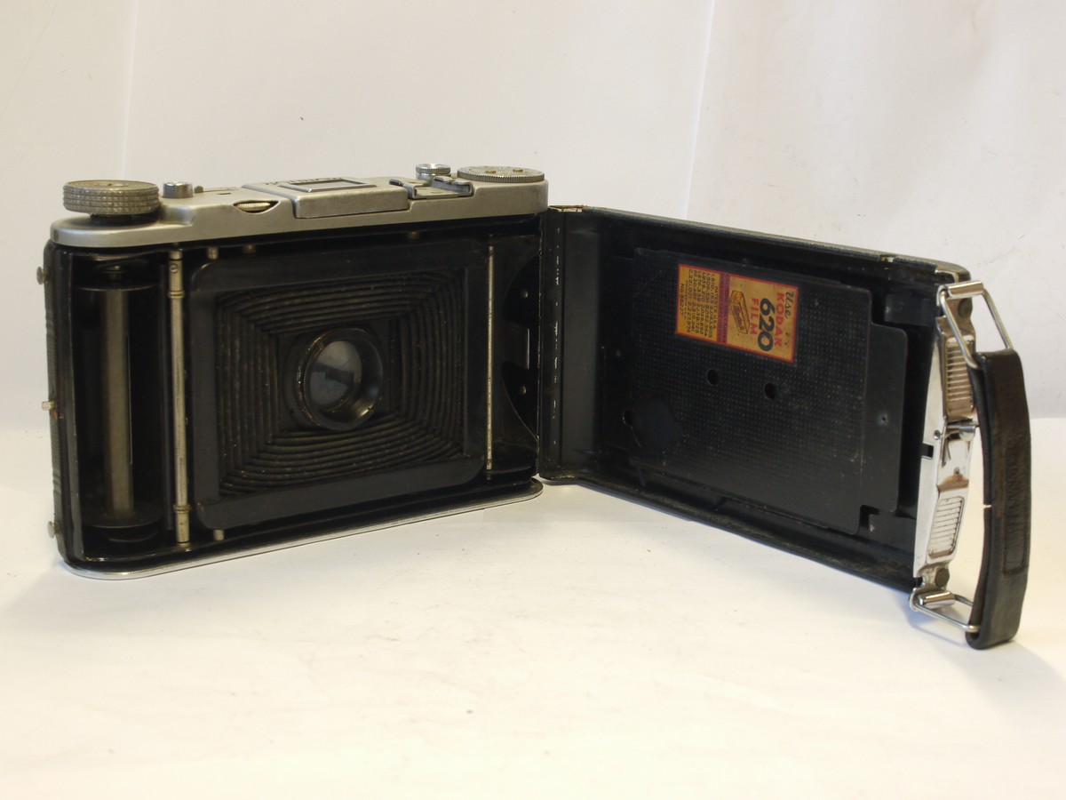 mwclassiccameras-20240308-140 Kodak Monitor 6x9 on 620 folding camera with 101mm f4.5 Anastigmat Special lens in Flash Supermatic shutter