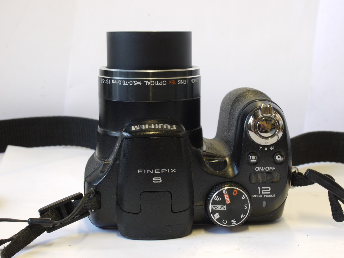 mwclassiccameras-20240308-7 Fujifilm Finepix S1730 Black Digital bridge camera with 5-75mm f3-5.6 Fujibnon 15X Optical zoom lens + front cap & neck strap. Takes AA Batteries
