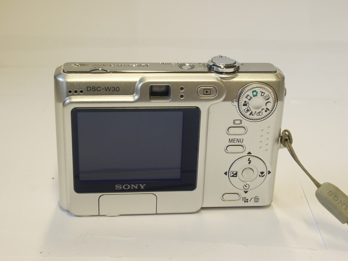 mwclassiccameras-20240315-203 Sony Cybershot DSC-W30 6MP Digital compact camera, Silver, with Carl Zeiss 6.3-18.9mm f2.8-5.2 Vario-Tessar Optical Zoom lens + Battery, Wrist Strap & Vivitar Back Case