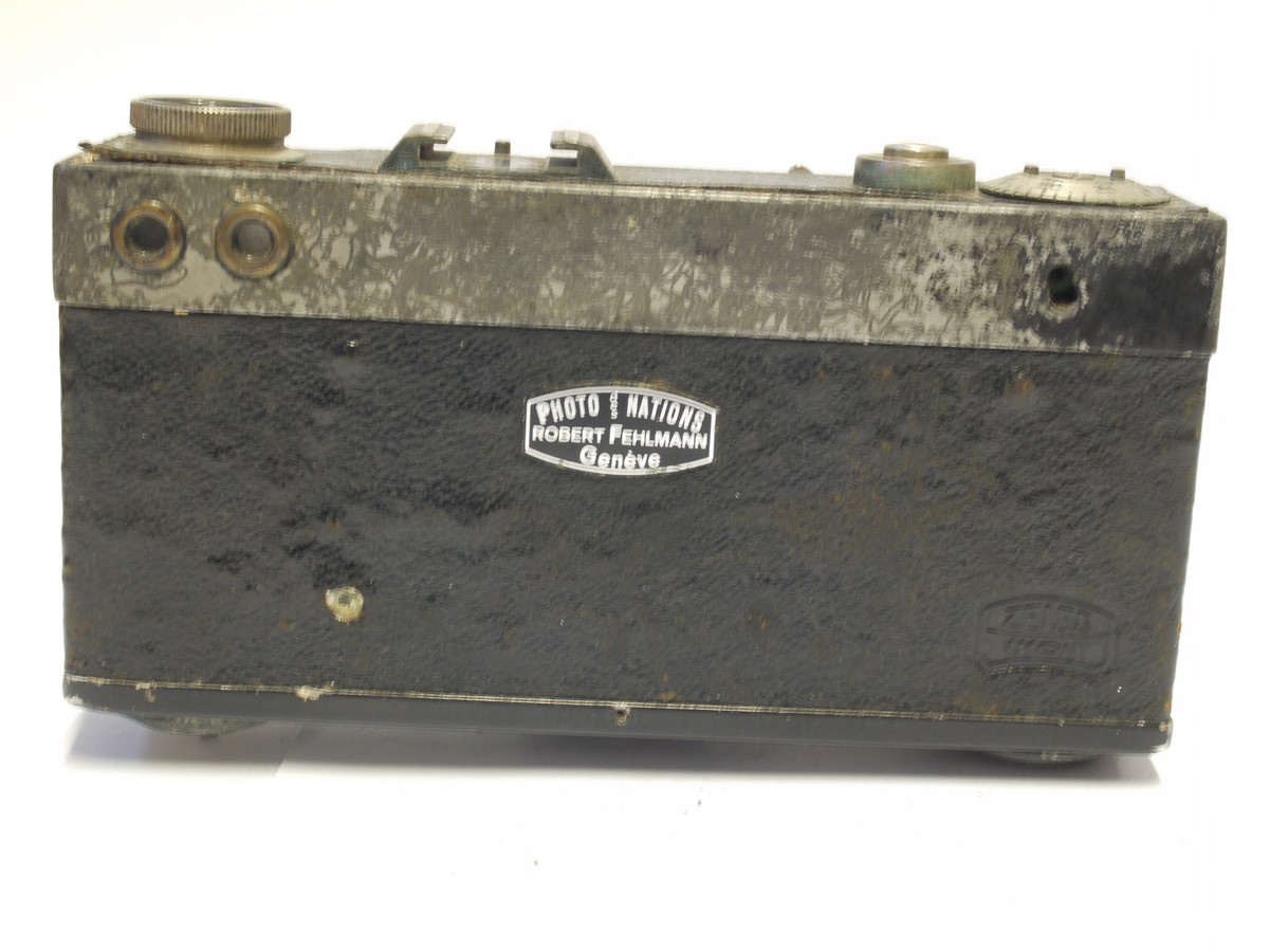 mwclassiccameras-20240315-297 Zeiss Ikon Contax I body with "Photo des Nations Robert Fehlmann Geneve" badge on the back. SUITABLE FOR SPARE PARTS