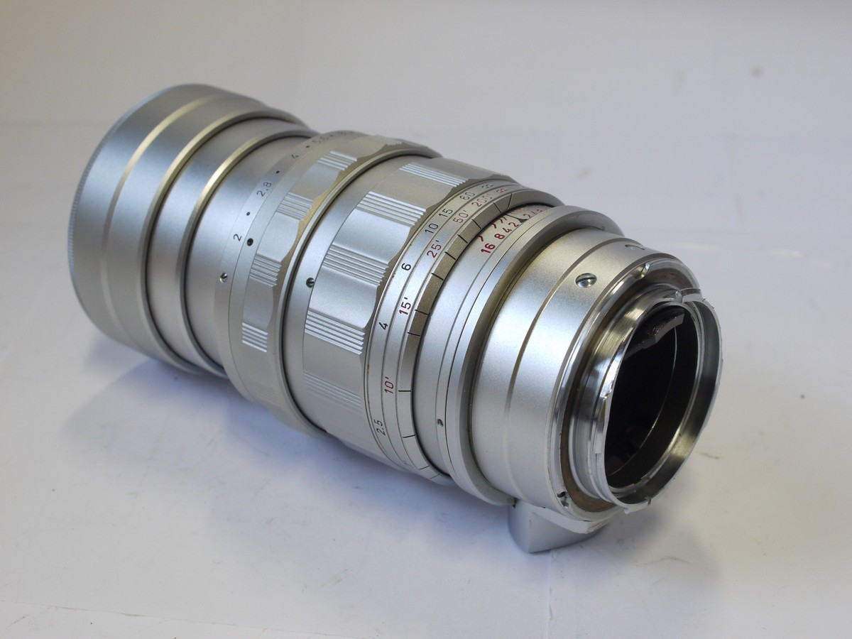 mwclassiccameras-20240322-103 Leitz Canada 90mm f2 Summicron-M all chrome lens (No.1740211) with built-in lens hood (SEOOF-M) + Leitz Caps & matching numbered box