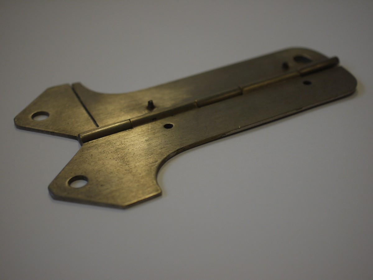 mwclassiccameras-20240322-323 Independent made thick metal Hinging mtal film cutting template (copy of Leitz ABLON) VERY SIMLAR TO THE LEITZ ORIGINAL, BUT NO MARKINGS