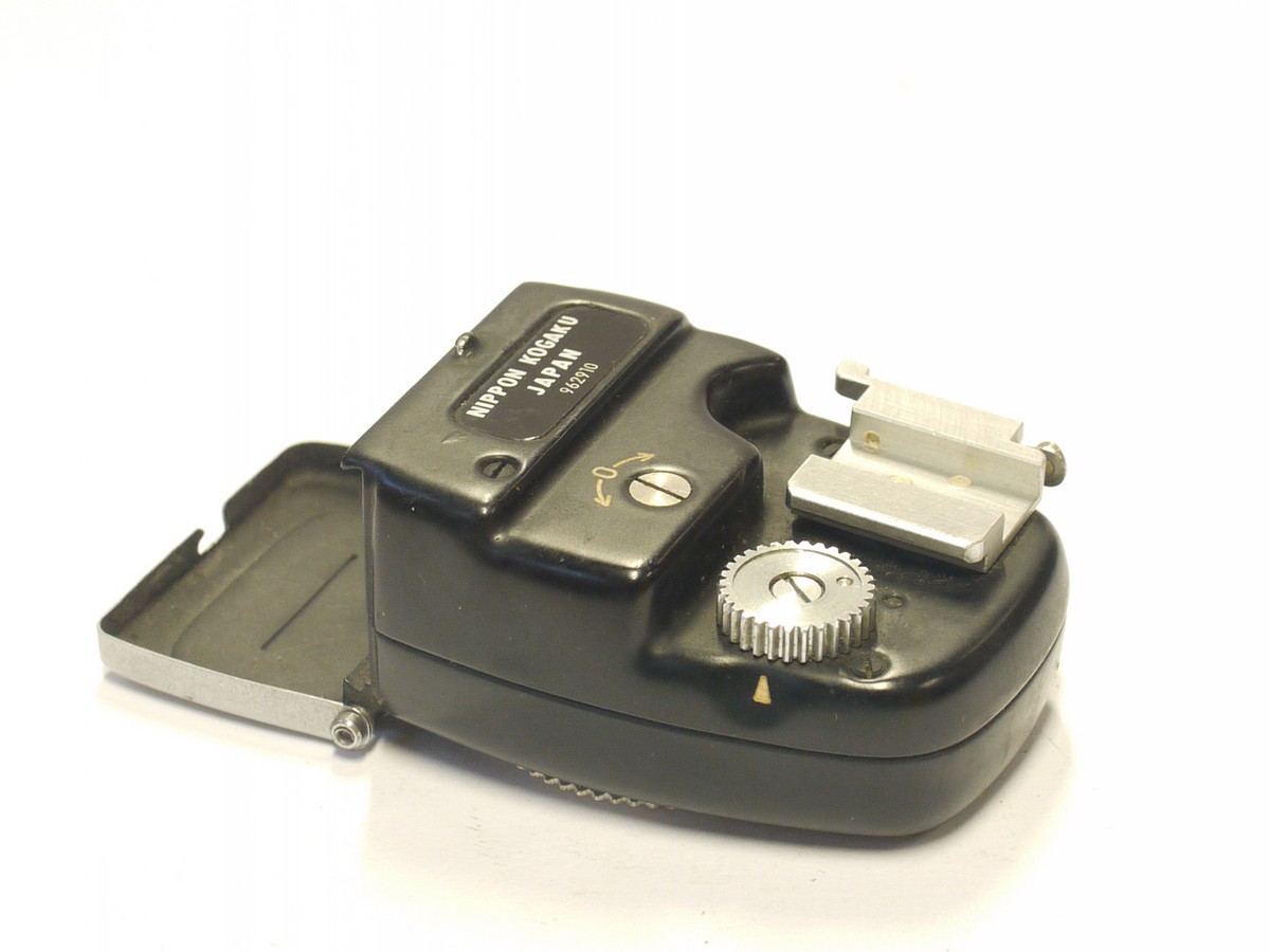 mwclassiccameras-20240322-443 Nikon Nikon Kogaku Japan Black shoe mouting Selenium cell meter for the Nikon S3/SP + Nikon case. UNCOMMOPN NON-WORKING