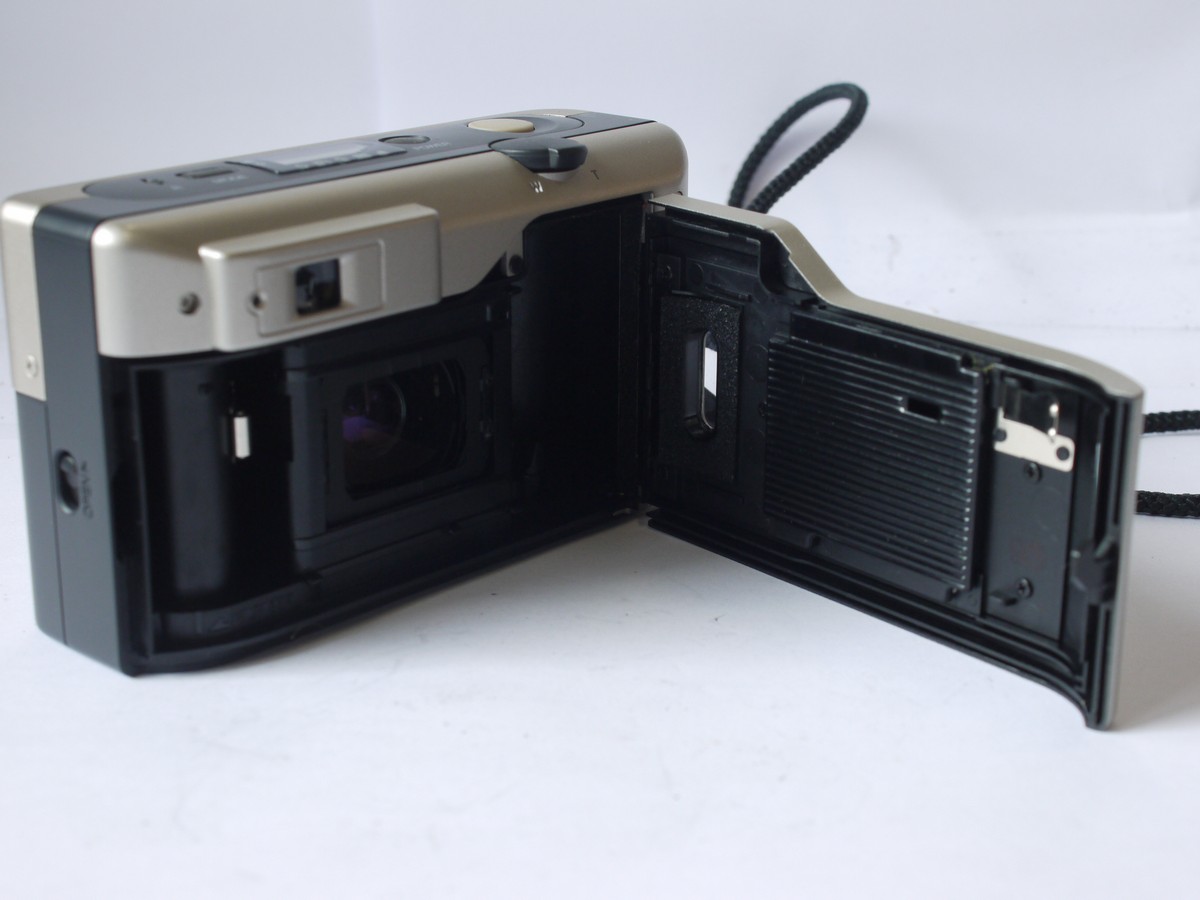 mwclassiccameras-20240329-130 Konica Z-Up 120 VP 35mm Compact Autofocus Point-&-Shoot camera, silver coloured, with 38-120mm Zoom lens + Strap & Case