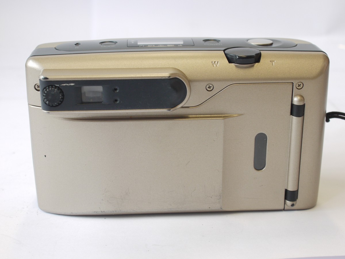 mwclassiccameras-20240329-167 Konica Z-Up 150 VP 35mm Compact Autofocus Point-&-Shoot camera, Silver coloured, with 38-150mm zoom + Wrist Strap