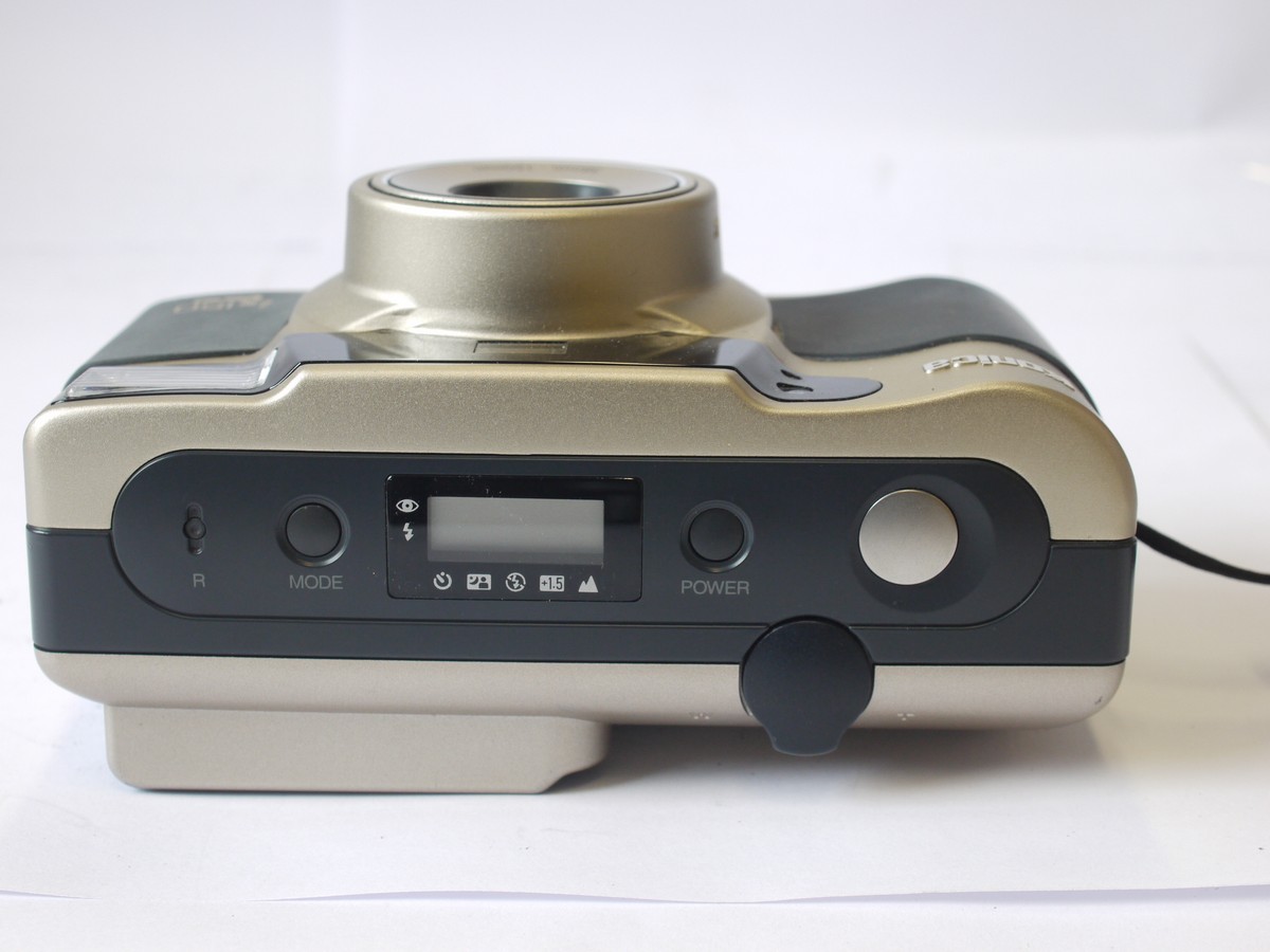 mwclassiccameras-20240329-168 Konica Z-Up 150 VP 35mm Compact Autofocus Point-&-Shoot camera, Silver coloured, with 38-150mm zoom + Wrist Strap
