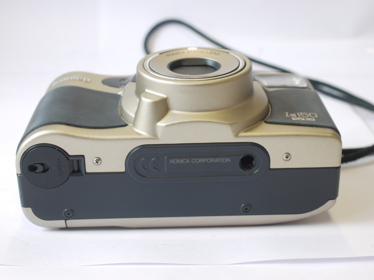 mwclassiccameras-20240329-169 Konica Z-Up 150 VP 35mm Compact Autofocus Point-&-Shoot camera, Silver coloured, with 38-150mm zoom + Wrist Strap