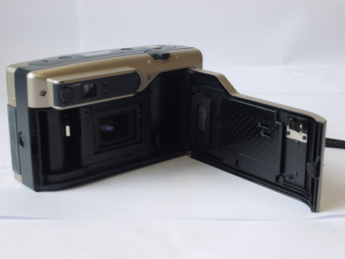 mwclassiccameras-20240329-170 Konica Z-Up 150 VP 35mm Compact Autofocus Point-&-Shoot camera, Silver coloured, with 38-150mm zoom + Wrist Strap