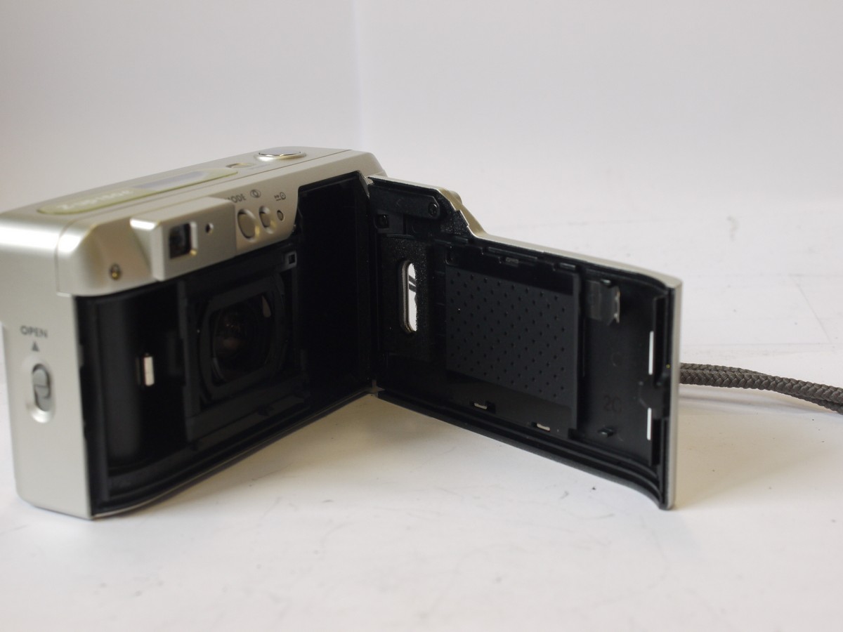 mwclassiccameras-20240329-336 Konica Z-Up 150e 35mm Compact Autofocus Point-&-Shoot camera with 38-150mm zoom + wrist Stap, pouch case, instructions & makers box with packaging