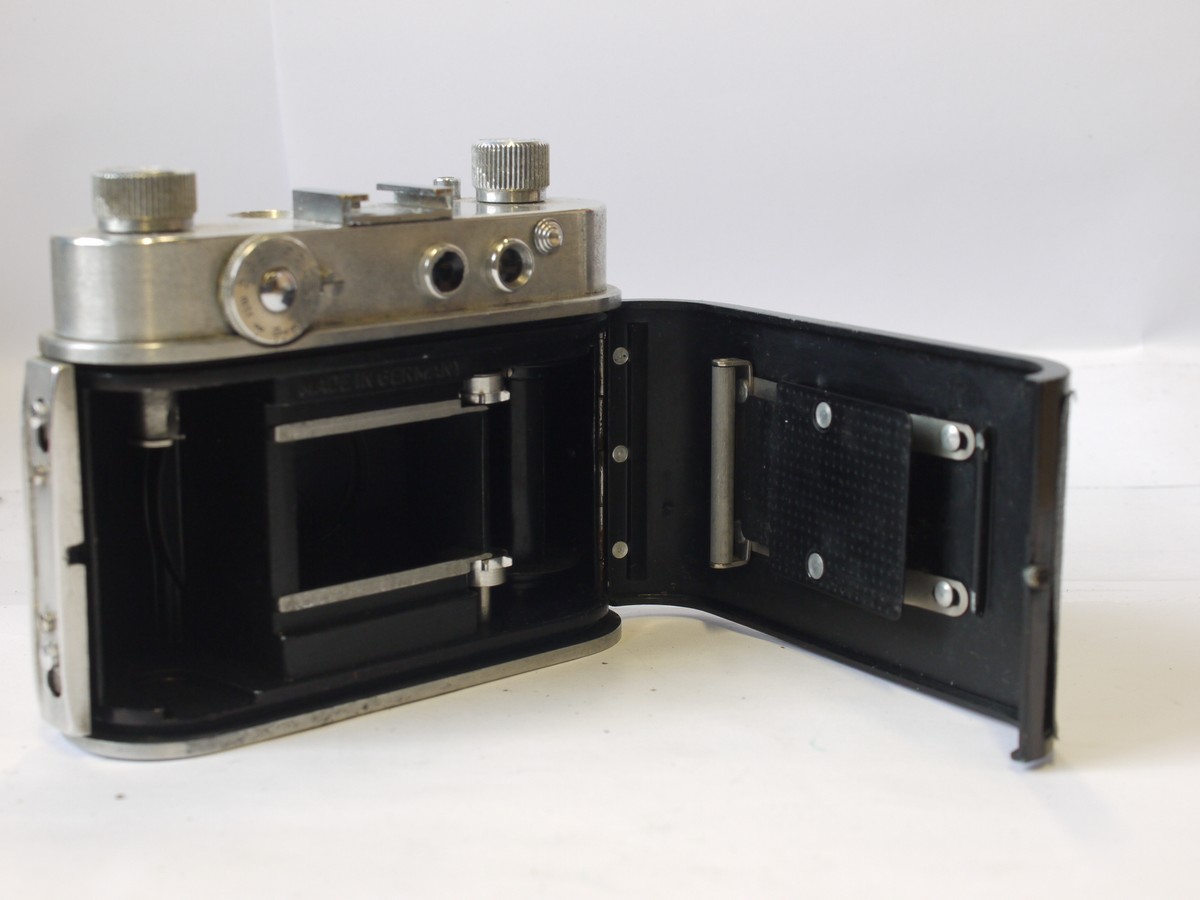 mwclassiccameras-20240405-141 Neidig Perlux II 24x36 UnCoupled Rangefinder camera c1953 + 45mm f2.8 Kataplast interchangeable screw mount lens. UNCOMMON