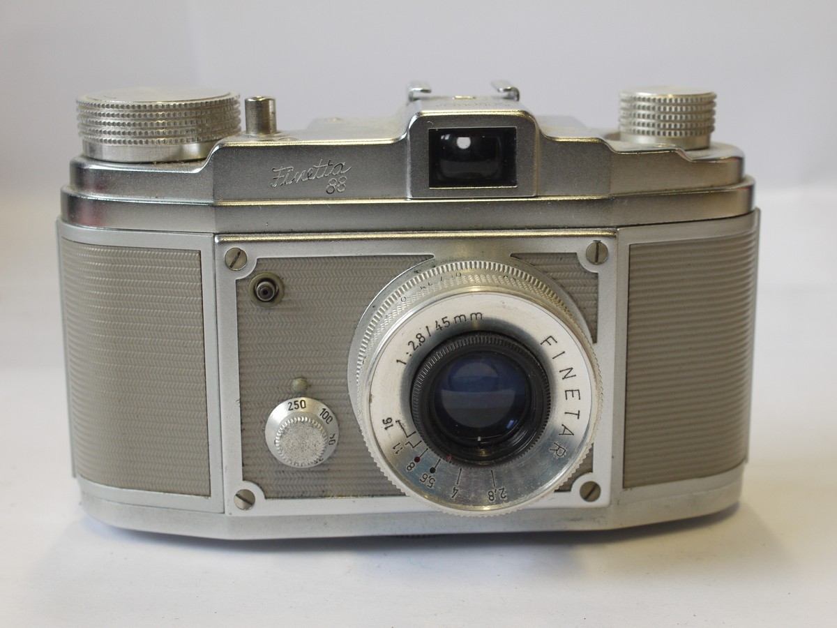 mwclassiccameras-20240405-142 Saraber Goslav Finetta 88 35mm camera, Silver grey covering + 45mm f2.8 Finetar intrchangeable bayonet munt lens