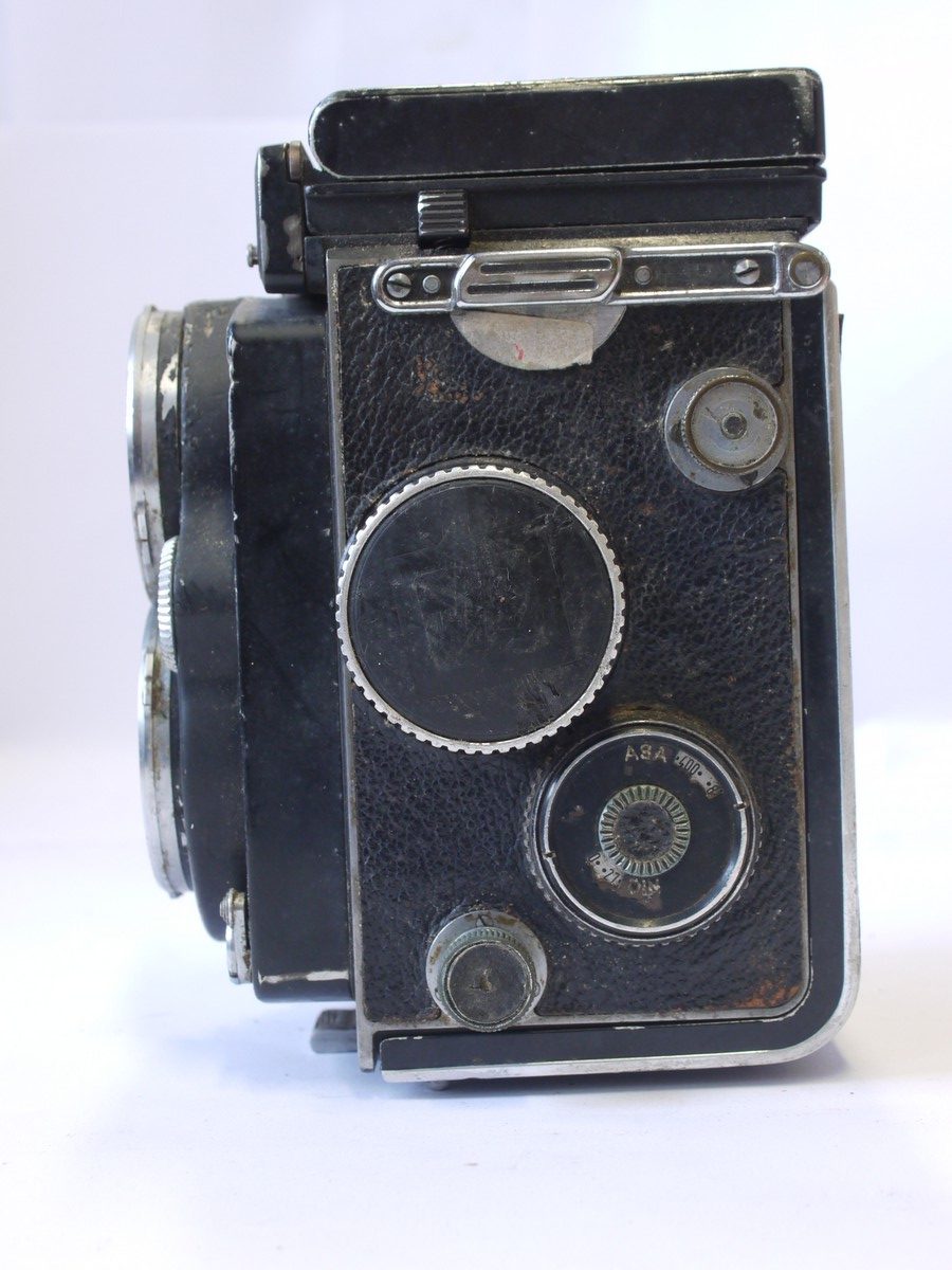 mwclassiccameras-20240405-239 Rolleiflex 2.8F 6x6 TLR with Carl Zeiss 80mm f2.8 Planar lens in Synchro Compur shutter. NEEDS REPAIR