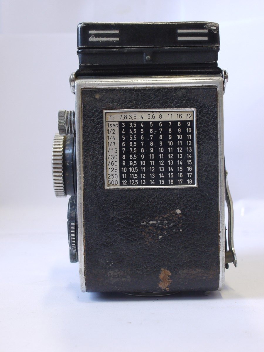mwclassiccameras-20240405-240 Rolleiflex 2.8F 6x6 TLR with Carl Zeiss 80mm f2.8 Planar lens in Synchro Compur shutter. NEEDS REPAIR