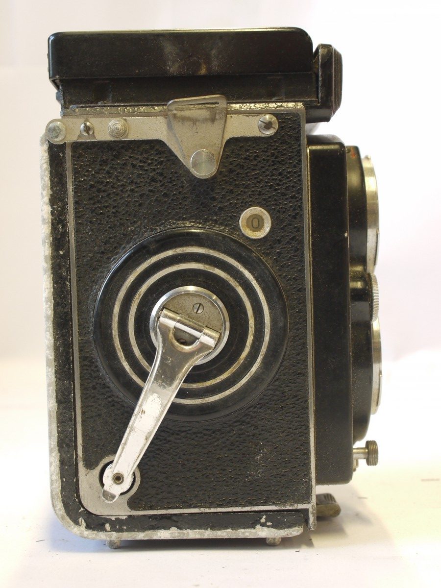 mwclassiccameras-20240405-294 Rolleiflex Standard 6x6 TLR with Zeiss Opton 75mm f3.5 Tessar T lens in Synchro Compur shutter. FOR SPARE PARTS/REPAIR