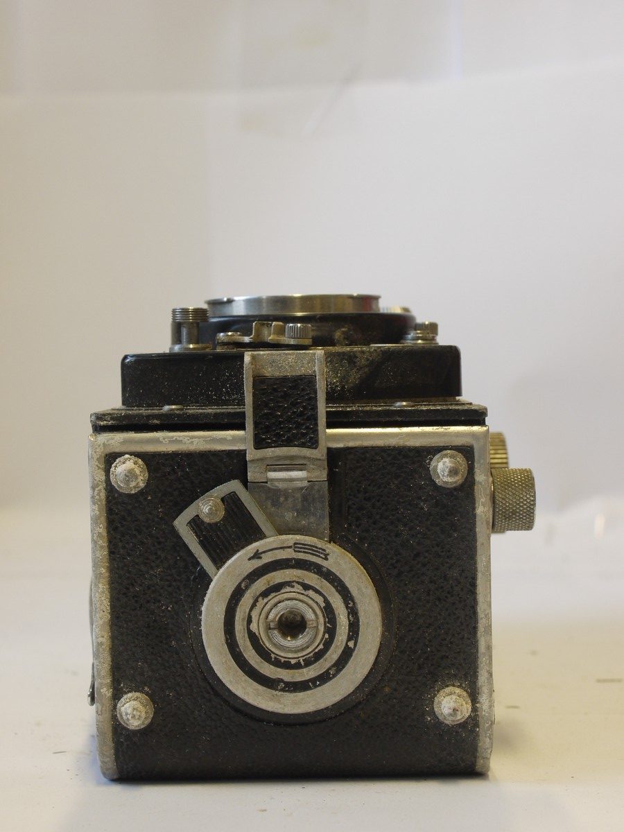 mwclassiccameras-20240405-295 Rolleiflex Standard 6x6 TLR with Zeiss Opton 75mm f3.5 Tessar T lens in Synchro Compur shutter. FOR SPARE PARTS/REPAIR