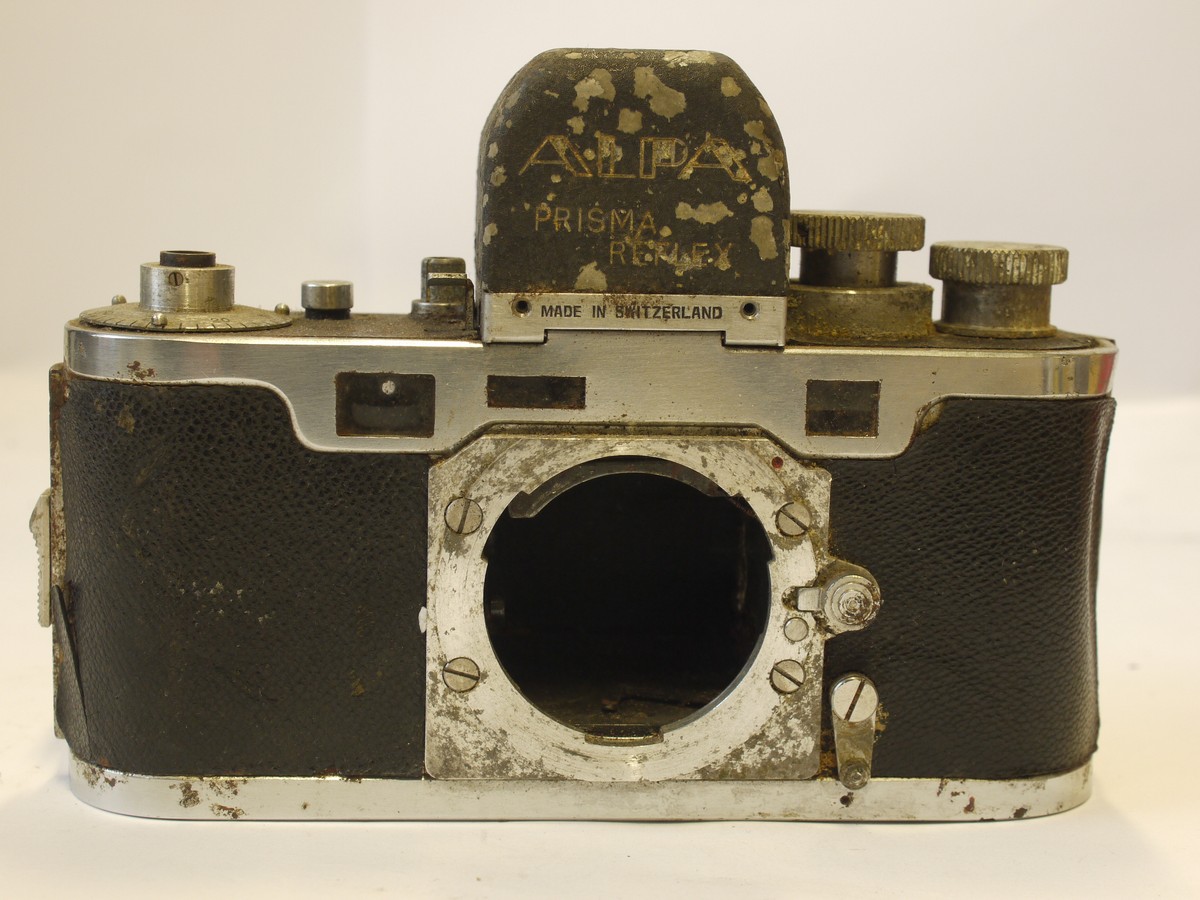 mwclassiccameras-20240405-323 Alpa Prisma Reflex 35mm SLR body with prism finder. SUITABLE FOR SPARE PARTS