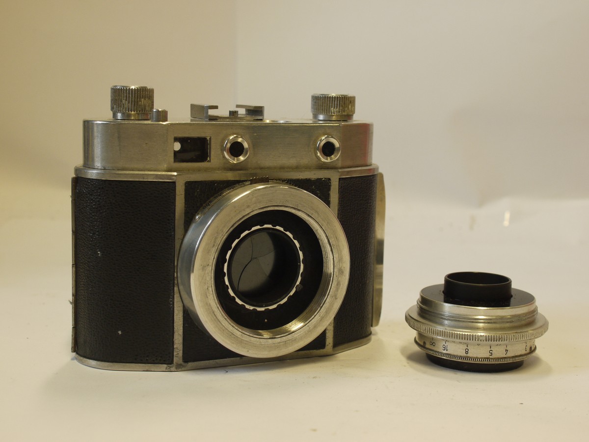 mwclassiccameras-20240405-333 Neidig Perlux II 24x36 UnCoupled Rangefinder camera c1953 + 45mm f2.8 Kataplast interchangeable screw mount lens. UNCOMMON