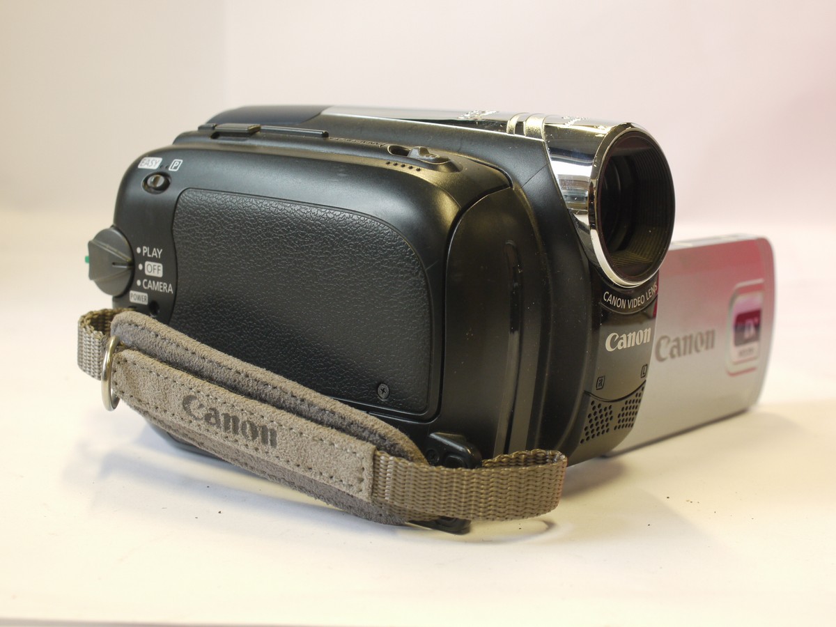 mwclassiccameras-20240405-349 Canon MD205 E Mini DV Video Camcorder with 2.6-83.2mm f2 zoom + Used Sony Mini DV Cassette, Unused Maxelle CV Cassette, Canon Li-Ion Battery, leads, instructions & box
