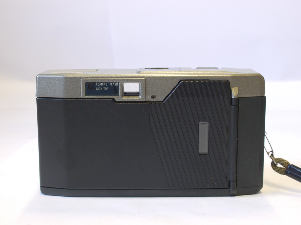 mwclassiccameras-20240405-59 Ricoh XF-30 35mm Compact autofocus Point-&-Shoot camera, silver grey coloured, with 35mm f4 Rikenon lens + strap & Ricog Green case