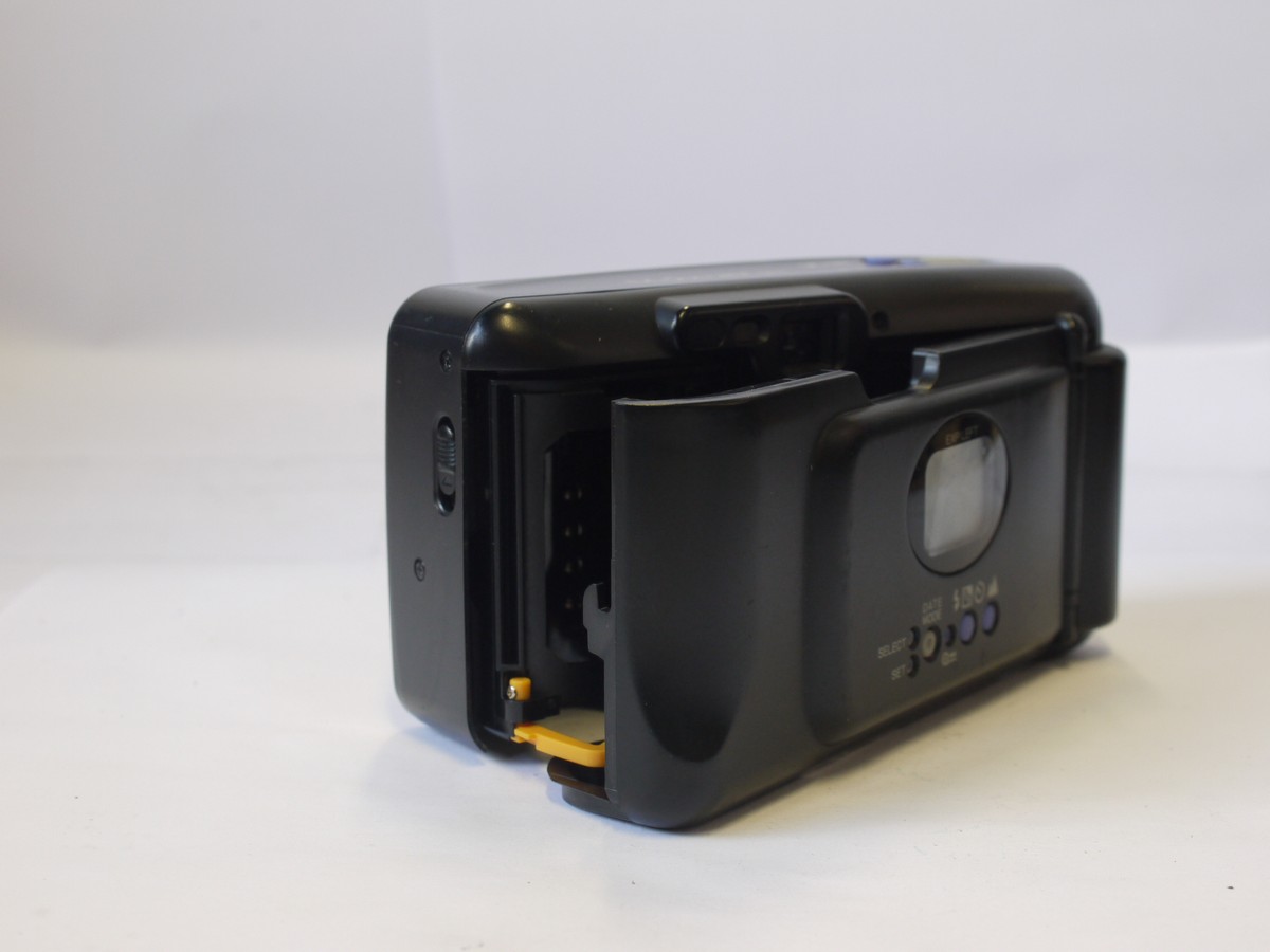 mwclassiccameras-20240405-67 Fuji DL-500 Wide Date 35mm Compact Autofocus Point-&-Shoot camera, Black, with 28/45mm Dual lens + Case. NON-WORKING