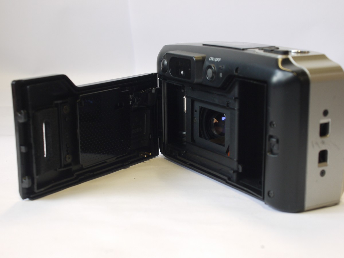mwclassiccameras-20240405-88 Olympus Superzoom 115 35mm Compact Autofocus Point-&-Shoot camera, Silver coloured, with 38-115mm Zoom lens + case