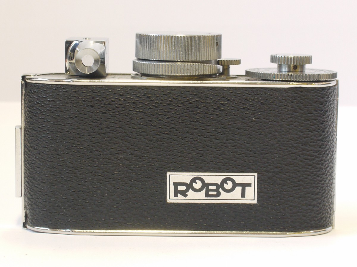mwclassiccameras-20240412-24 Berning Robot I RARE 1st Model c1936, Heinz Kilfitt designed 24x24 on 35mm, Stainless Steel Spring motorized camera (No.20511) + Carl Zeiss Jena 3cm f2.8 Tessar Screw mount (C mount) lens, Original Cassette & Rare Robot I leather ER case. With Copy of an article on the camera