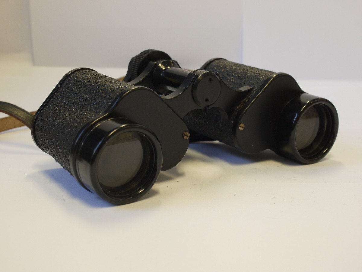 mwclassiccameras-20240419-353 Wray 8x30 Magnivu Prismatic binoculars + leather strap
