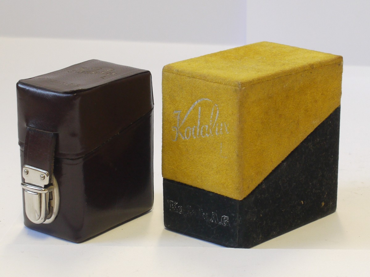 mwclassiccameras-20240419-422 Kodak Kodalux L Selenium cell shoe mounting meter with diffuser cover, leather case & Box