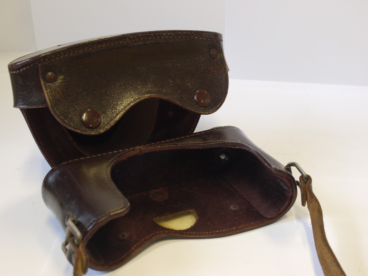 mwclassiccameras-20240419-471 Leitz ER case for IIIg, with large tripod mount, standard/long nose front & neckstrap