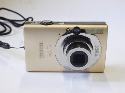 Canon IXUS Digitl 80 IS Gold coloured 8MP Compact Point-&-Shoot camera with 6.2-18.6mm f2.8-4.9 Zoom lens + Battery, Strap & Case
