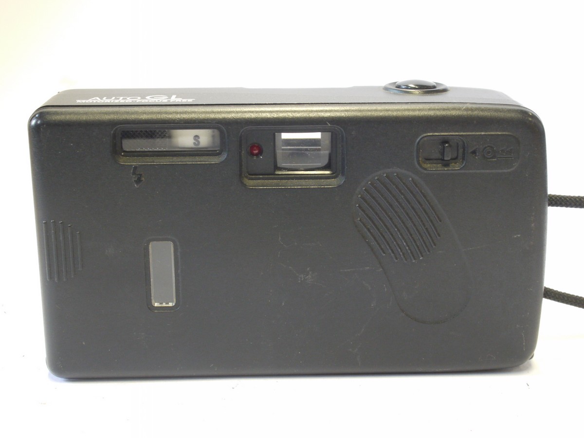 mwclassiccameras-20240503-314 Chinon Auto GL 35mm Compact Autofocus Point-&-Shoot camera with 35mm lens + strap