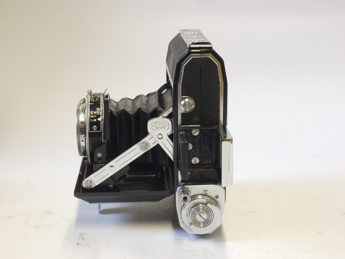 Zeiss Ikon Ikonta 521 6×4.5 on 120 folding camera with 75mm f4.5