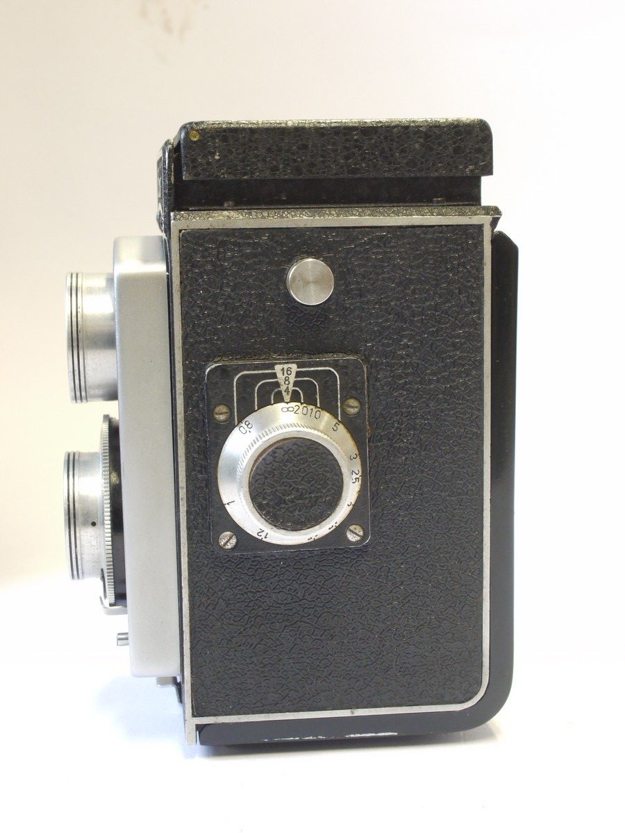 mwclassiccameras-20240503-70 Start 6x6 TLR with 75mm f4 Euktar lens in 5-Speed shutter