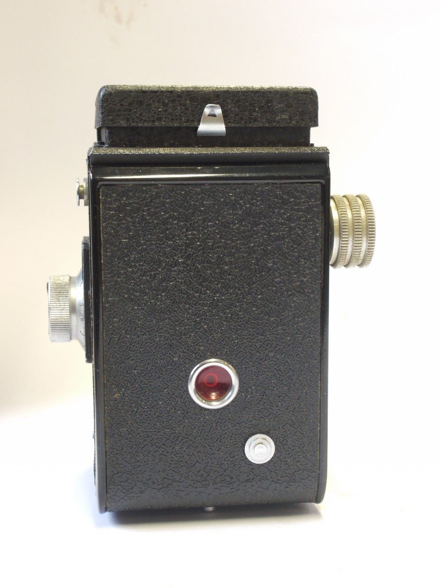 mwclassiccameras-20240503-71 Start 6x6 TLR with 75mm f4 Euktar lens in 5-Speed shutter