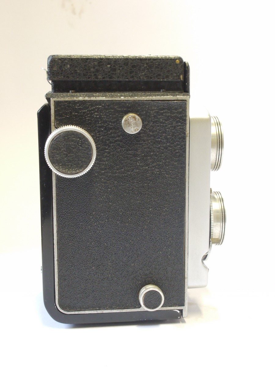 mwclassiccameras-20240503-72 Start 6x6 TLR with 75mm f4 Euktar lens in 5-Speed shutter