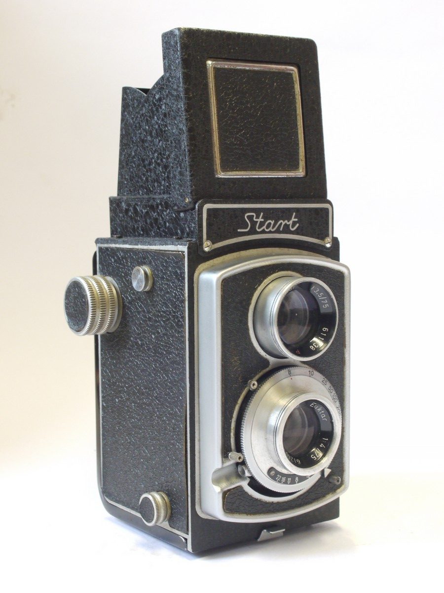 mwclassiccameras-20240503-74 Start 6x6 TLR with 75mm f4 Euktar lens in 5-Speed shutter