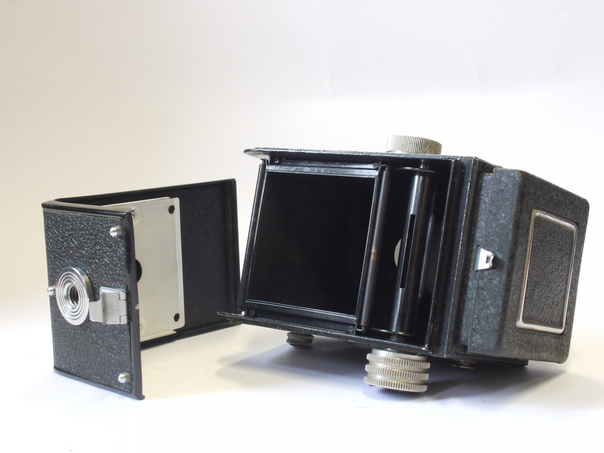 mwclassiccameras-20240503-76 Start 6x6 TLR with 75mm f4 Euktar lens in 5-Speed shutter