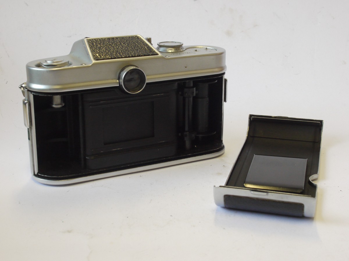 Wrayflex Ia 35mm SLR + Wray 50mm f2.8 Unilux, 35mm f3.5 Lustrar