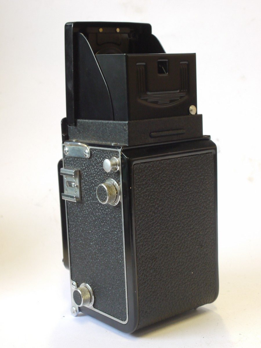 mwclassiccameras-20240510-130 Minolta Autocord 6x6 TLR with 75mm f3.5 Rokkor lens in Optiper-MVL shutter + Minolta front cap & Original Instructions